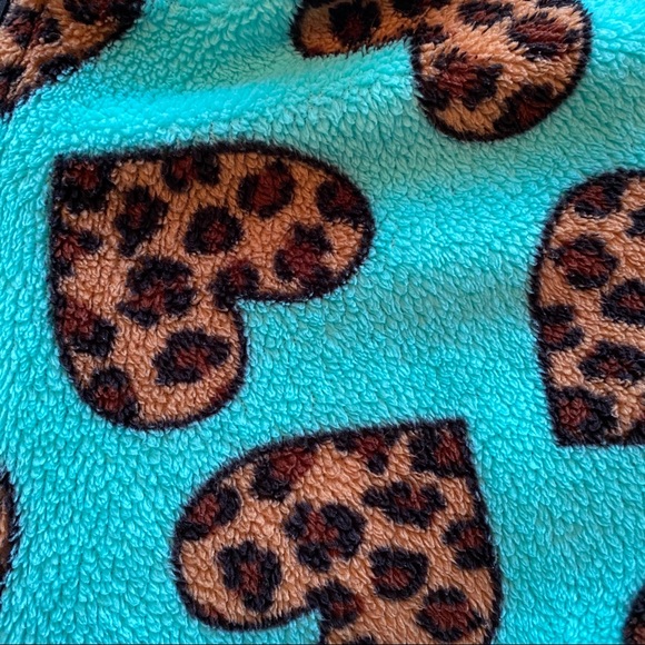 Leopard heart onesies - Picture 4 of 5